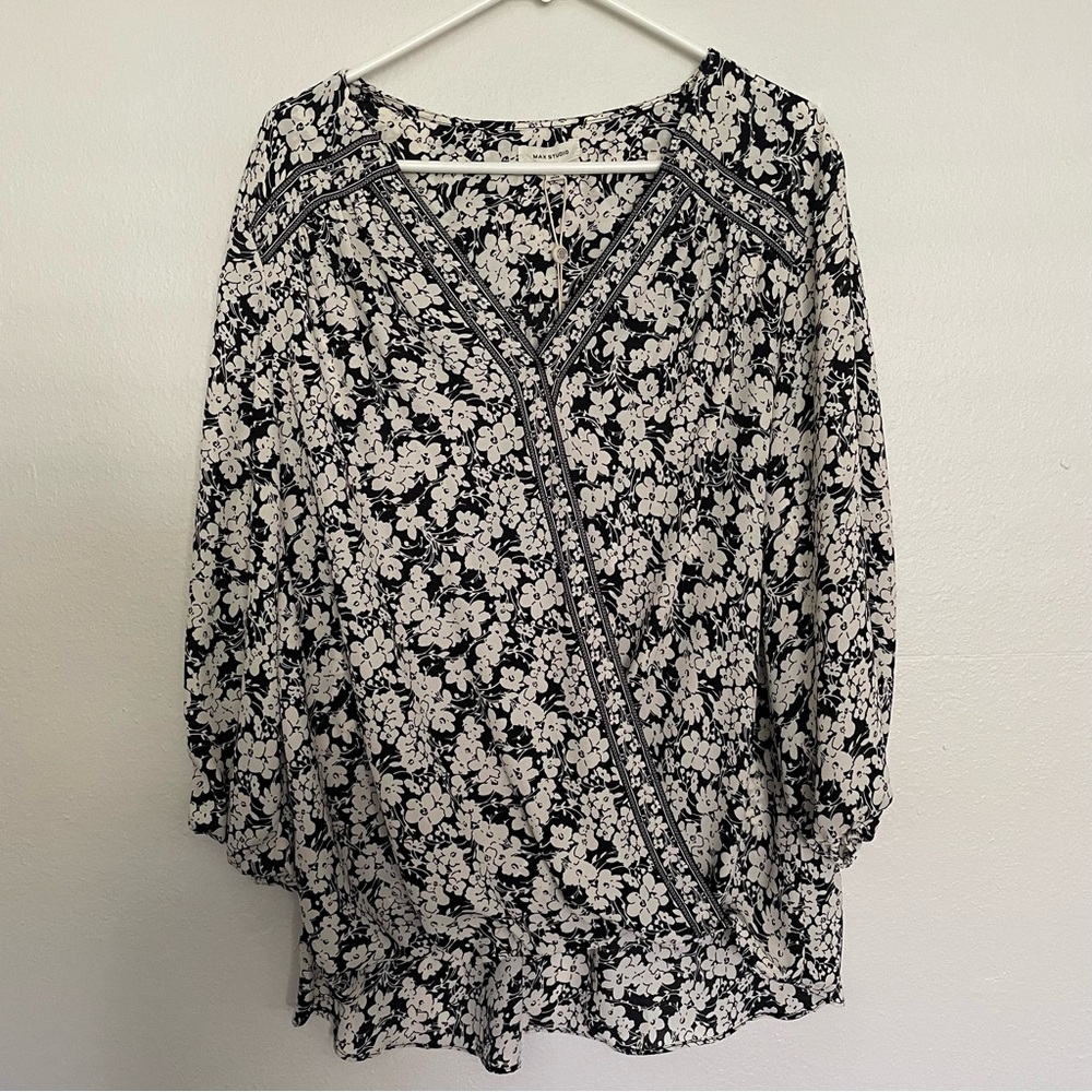 Max Studio Long Sleeve Blouse Women’s 2X Black And White Floral V Neck Top NEW